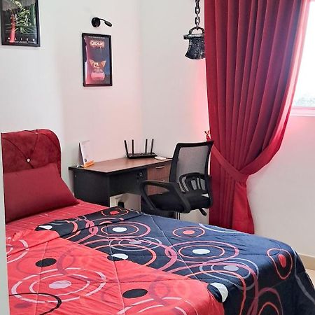 The Red Room Alanis Residence Sepang Luaran gambar