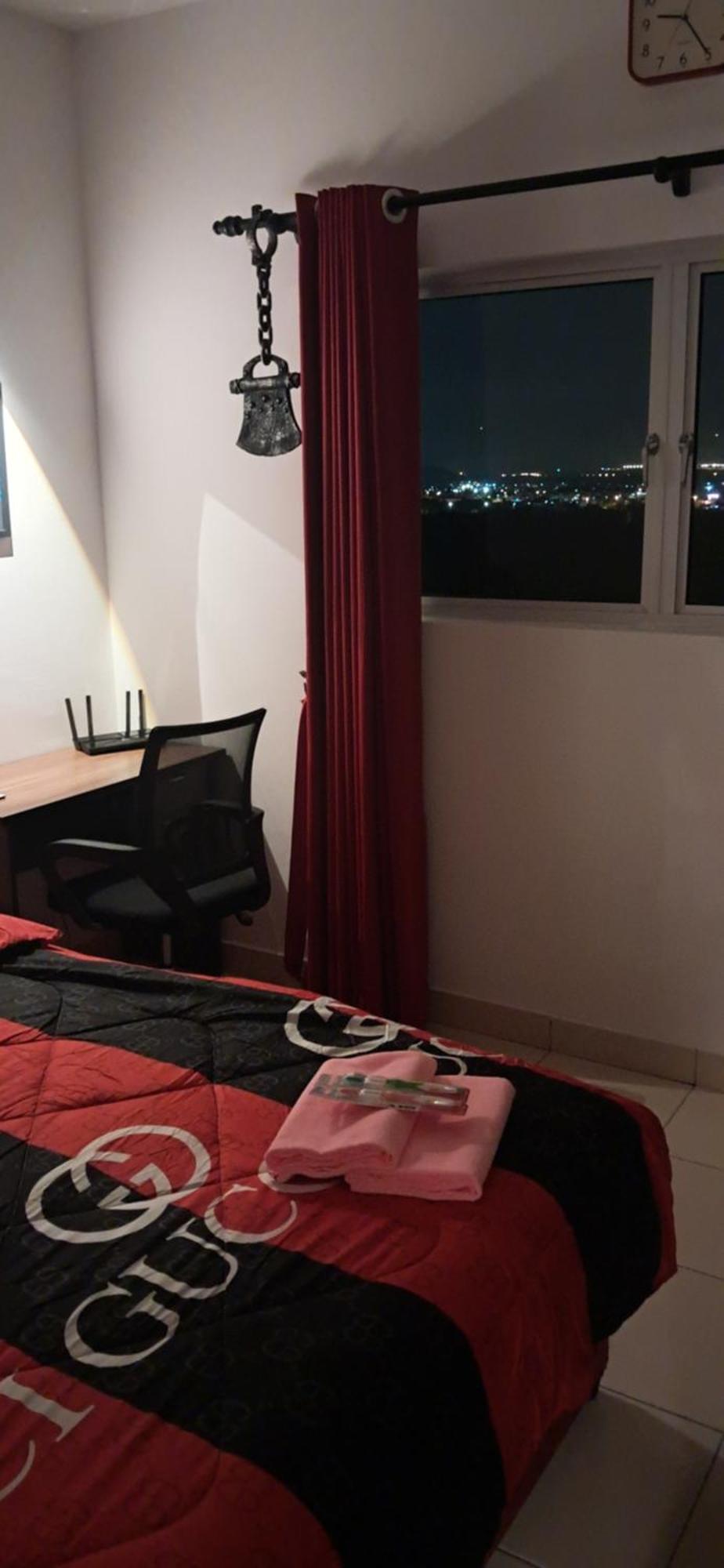 The Red Room Alanis Residence Sepang Luaran gambar